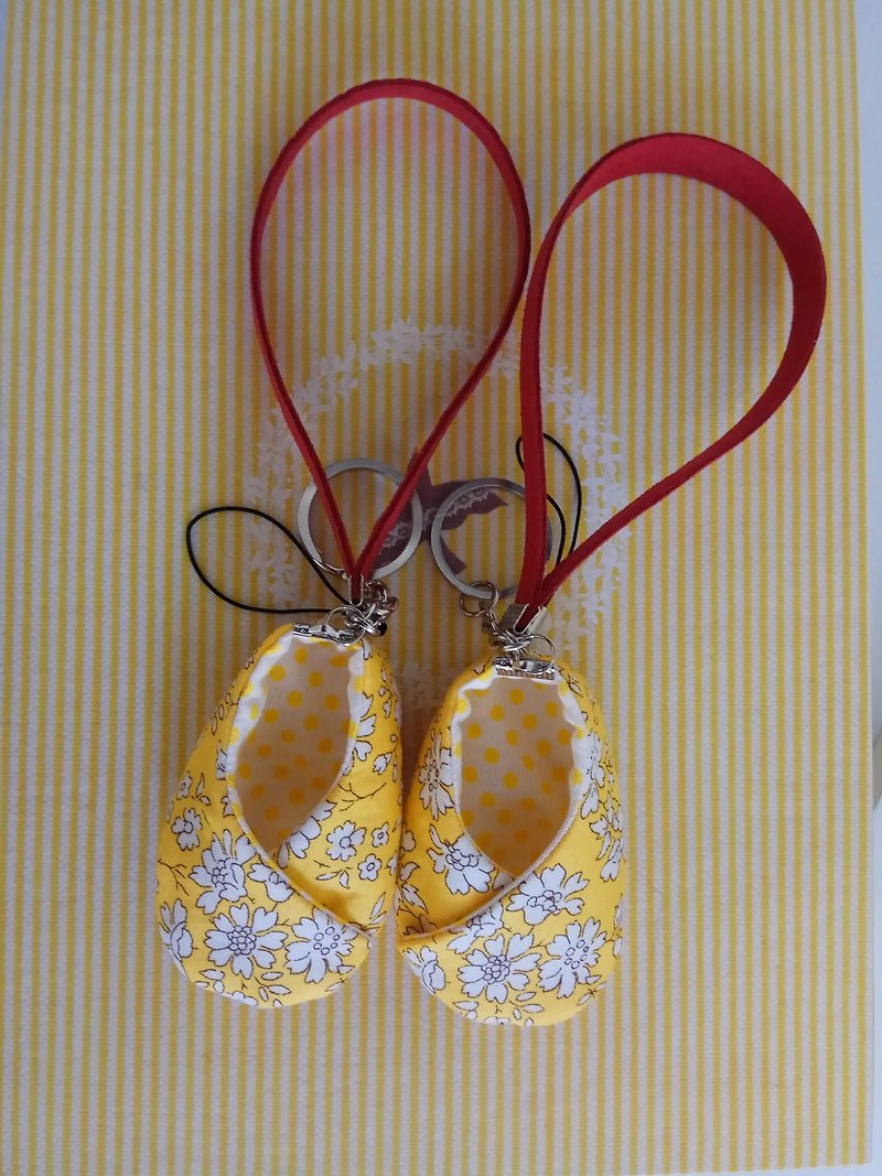 Huang Xiaohua wedding gift good luck shoes charm good pregnancy shoes - ที่ห้อยกุญแจ - วัสดุอื่นๆ สีเหลือง