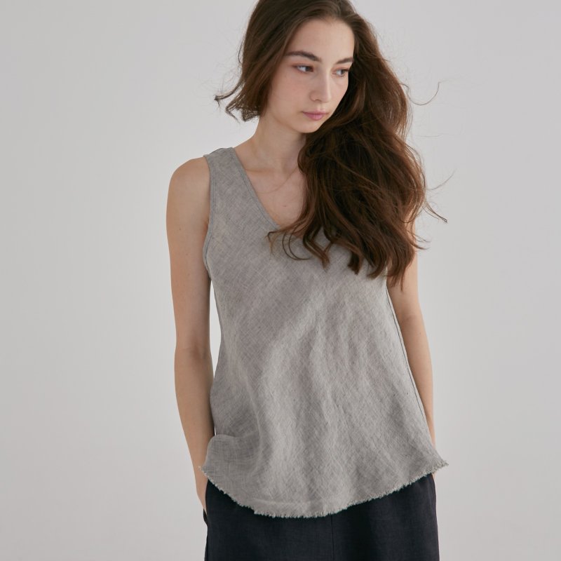 Bearded Double V Neck Tank Top – Gray Rock - เสื้อกั๊กผู้หญิง - ผ้าฝ้าย/ผ้าลินิน สีเทา