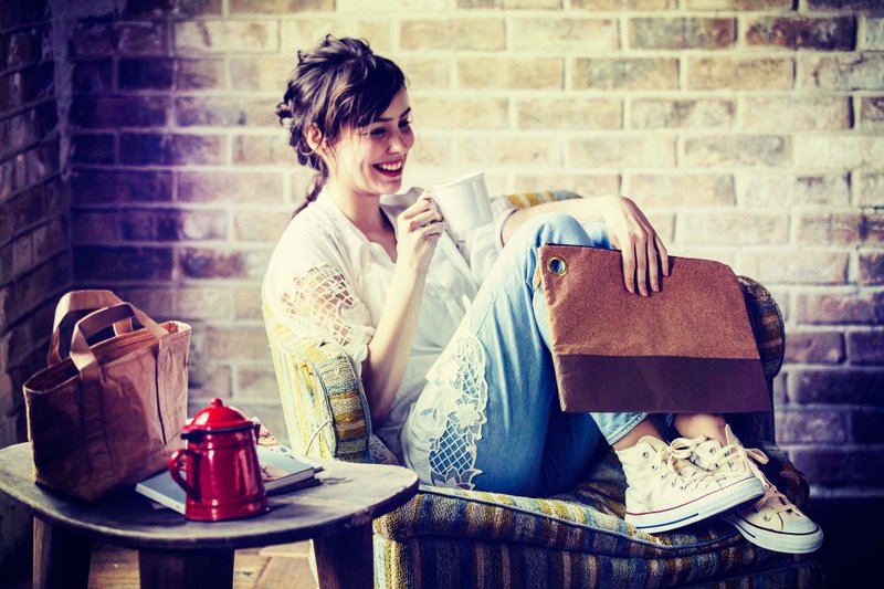 ポケットコルクタブレットホルダー - タブレット・PCケース - コルク・松 カーキ