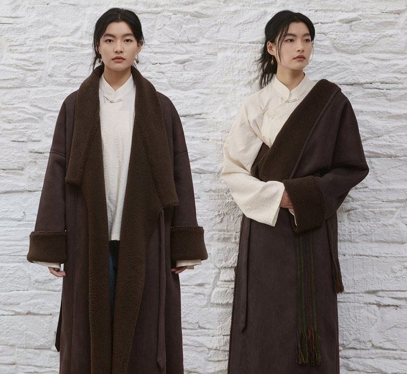 【冬日詩篇】新中式復古藏風 美拉德皮毛一體大衣 - 女大衣/外套 - 其他材質 咖啡色