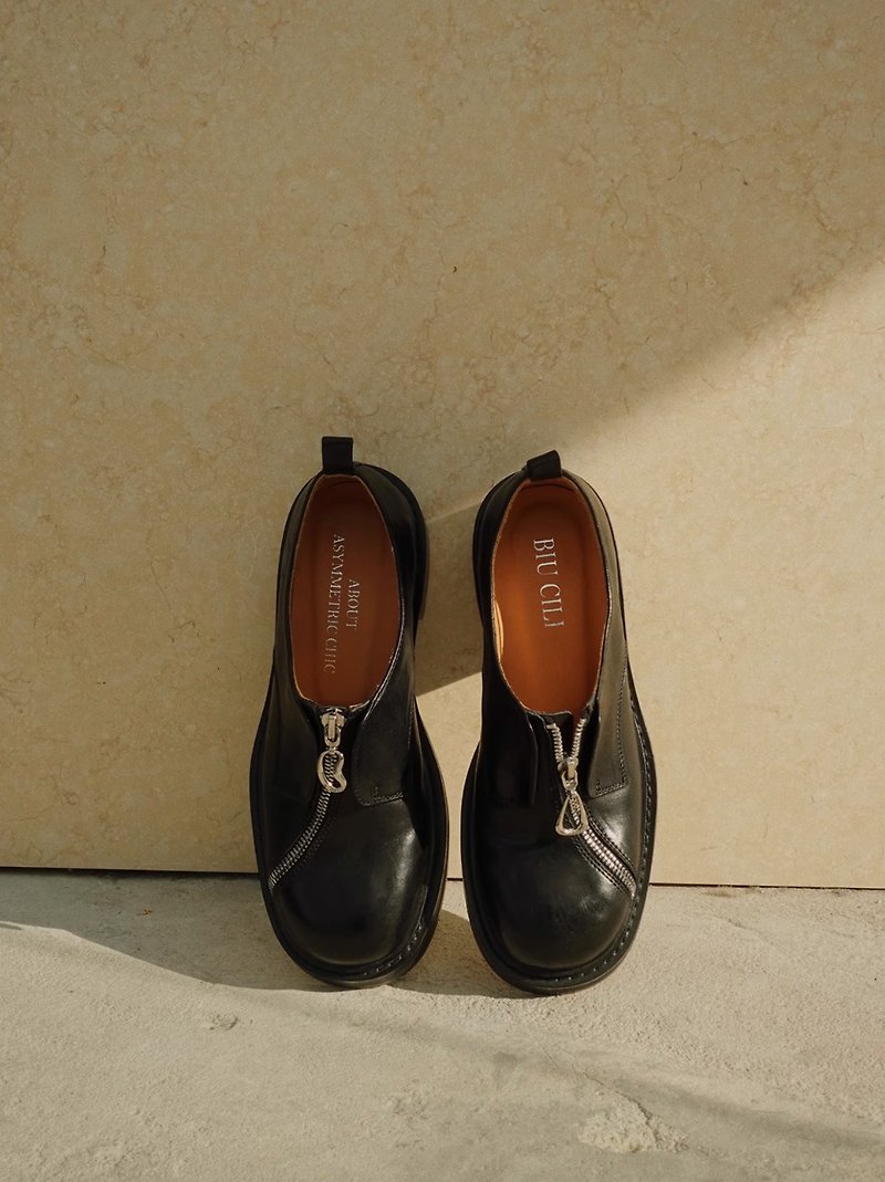 柔和與酷率 非對稱復古水洗厚底樂福鞋 - 女皮鞋 - 真皮 黑色