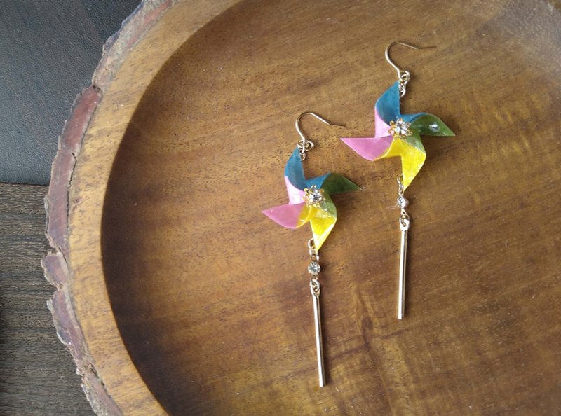 Japanese Swinging Windmill Earrings Recommended for Clip-On and Yukata Traditional Crafts Japanese Clothes - Earrings & Clip-ons - Paper Multicolor