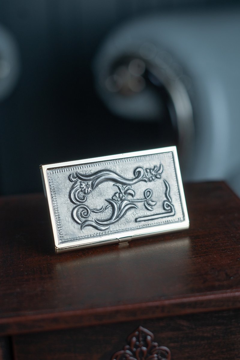 [Customized gift] Hand-made tin-carved metal business card case with artistic English swashes│Business card holder│Promotion - Card Holders & Cases - Other Metals 