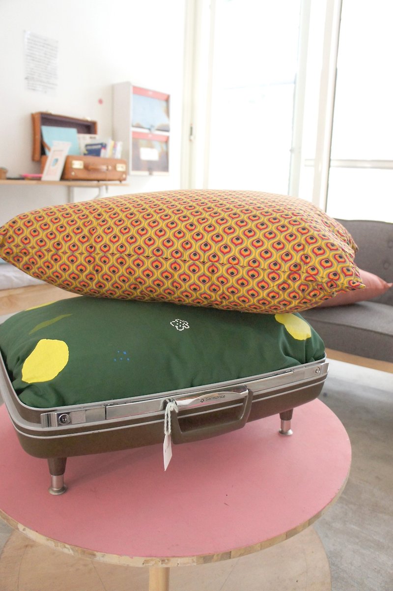 Yester Year x Yinke 手工改造老皮箱寵物床-芥黃星球、綠色泡泡（巨貓、中型犬用：）） - 寵物床墊/床褥 - 棉．麻 