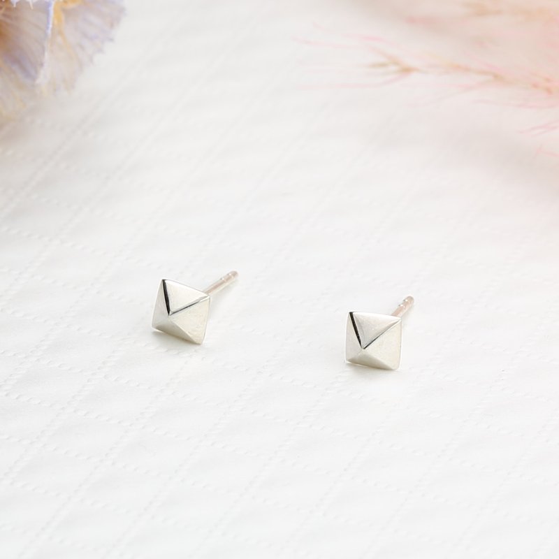 Hip hop Pyramid Rivet s925 sterling silver earrings Valentine's Day gift - ต่างหู - เงินแท้ สีเงิน