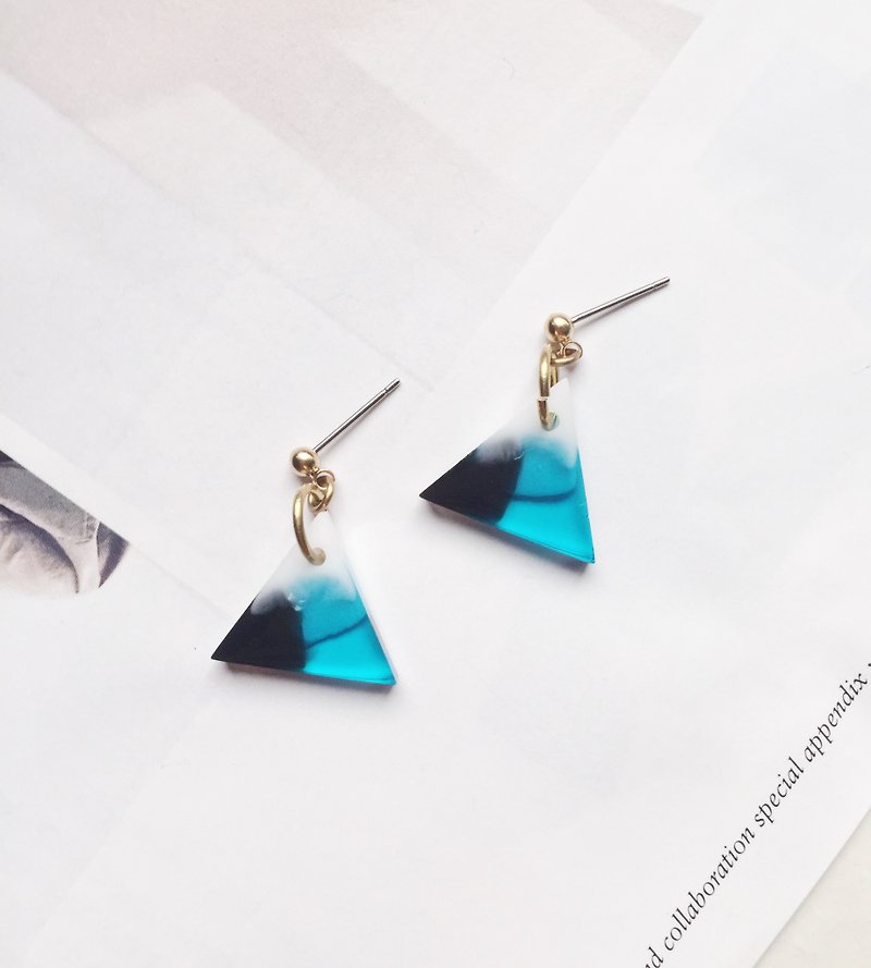 La Don - Triangle Black, White, Blue, Green 02 Ear Pins / Ear Clips - ต่างหู - อะคริลิค สีน้ำเงิน