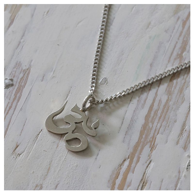 om symbol meditation yoga Hindu silver Pendant Necklace handmade tiny gift - Necklaces - Other Metals Silver