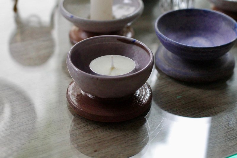 Lilac hand-pulled tall candle holder - เทียน/เชิงเทียน - ดินเผา สีม่วง