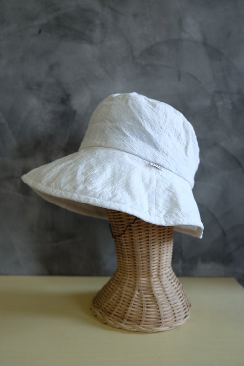 fnbvintage Vintage ELLE Paris Bucket Hat