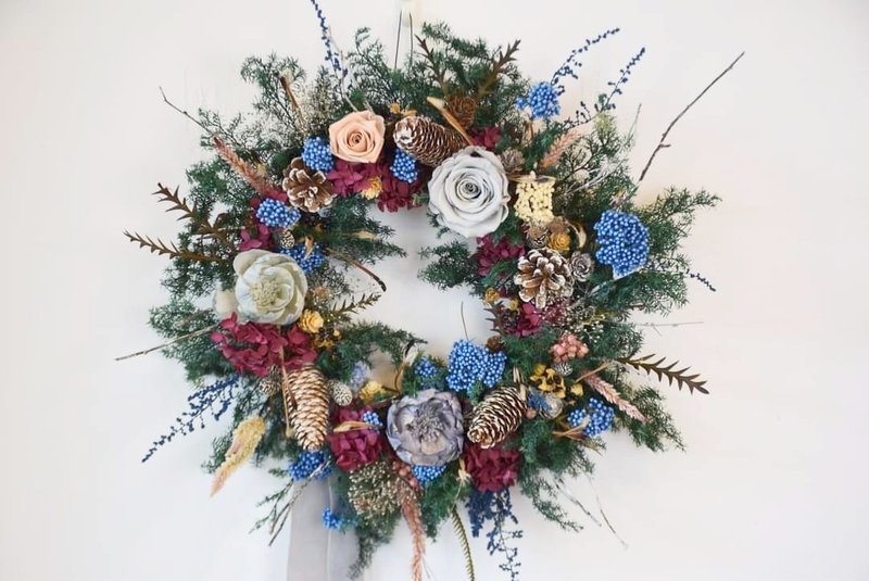 Everlasting Cedar Rose Fruit Christmas Wreath - ช่อดอกไม้แห้ง - พืช/ดอกไม้ 