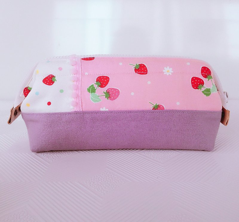 草莓奶昔大口支架口金包 筆袋 工具包 化妝包 雜物袋 - 化妝包/收納袋 - 棉．麻 粉紅色