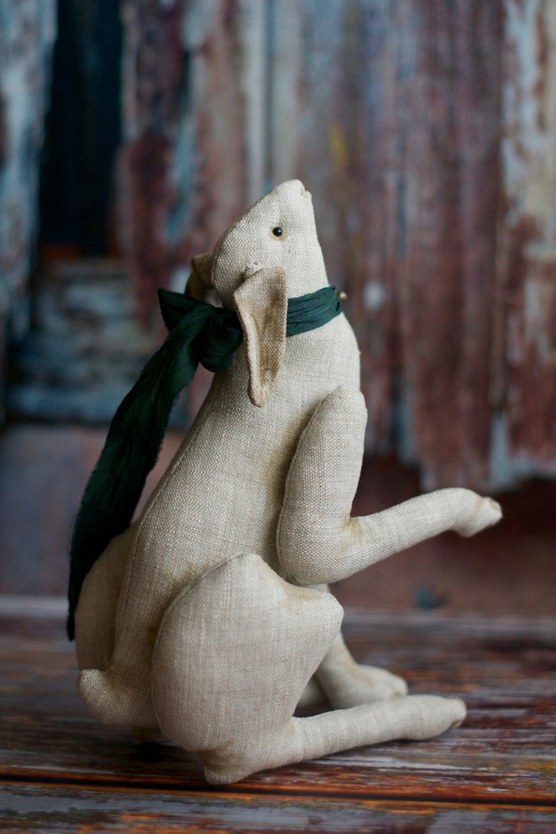 Eco toy handmade Easter bunny created with 100% linen. 2023 year symbol - 公仔/玩偶 - 其他材質 灰色