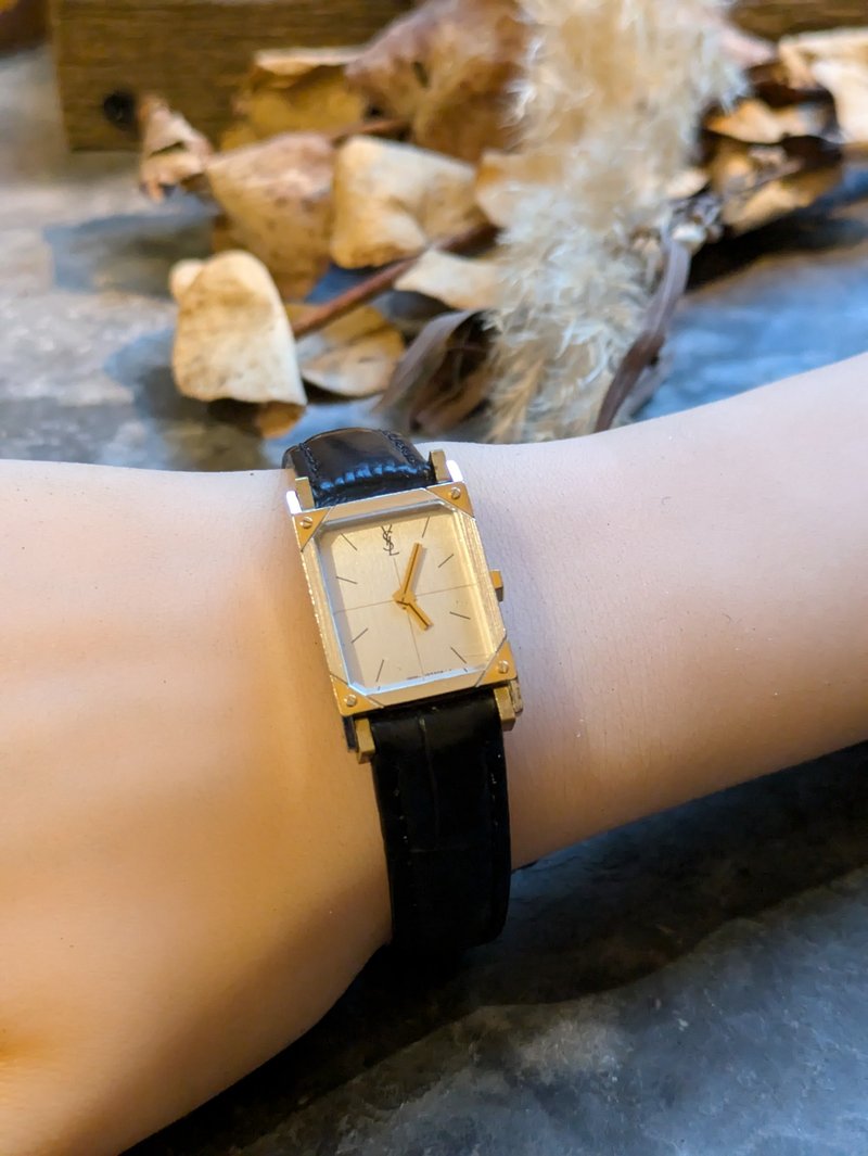 YSL medieval quartz watch - นาฬิกาผู้หญิง - โลหะ หลากหลายสี