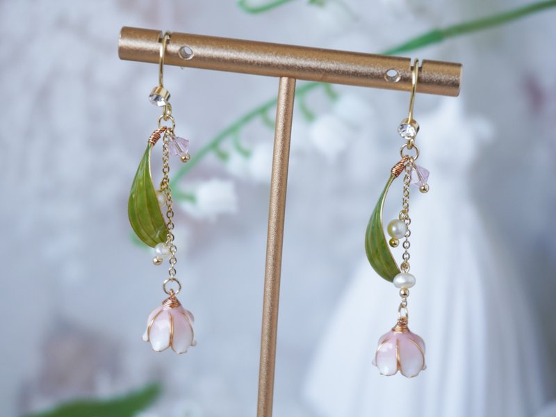 [Pink six-petal lily of the valley] Handmade original earrings Bronze resin elegant earrings/ear clips - ต่างหู - เรซิน สึชมพู