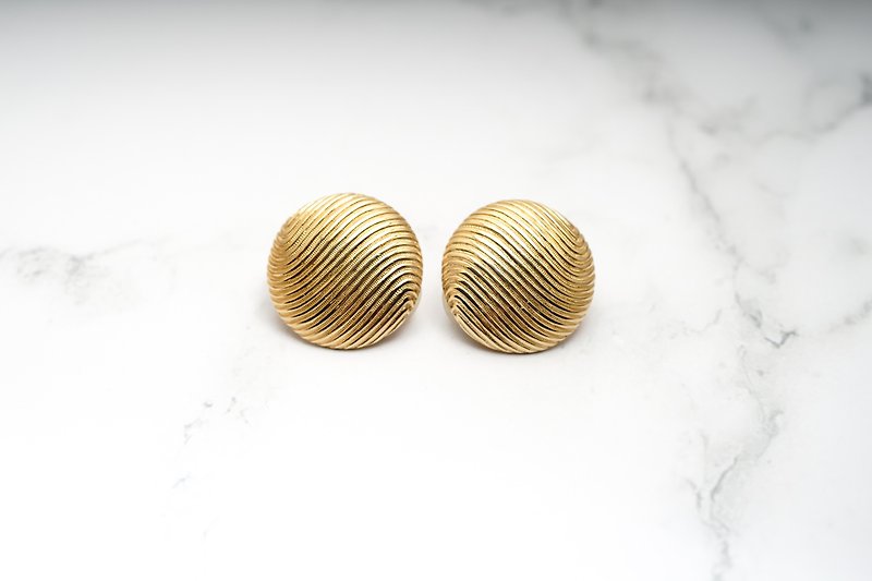 [Antique Jewelry / Old Western Items] VINTAGE American MONET Gold Wavy Vintage Clip Earrings - ต่างหู - โลหะ สีทอง