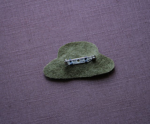 Straw Hat Hand-Embroidered Pin * Straw Hat Hand-Embroidered Pin *