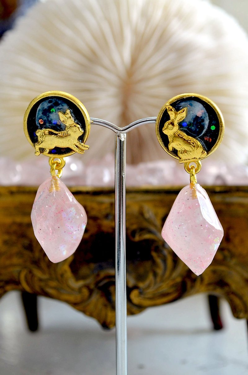 Moon gold jade rabbit earrings hanging pink imitation crystal a pair of sale - ต่างหู - พลาสติก สึชมพู