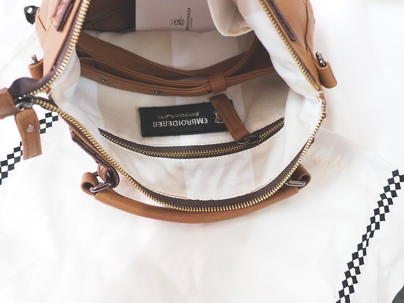 Mini Loose Brownie Bag (M) - กระเป๋าแมสเซนเจอร์ - หนังแท้ สีนำ้ตาล