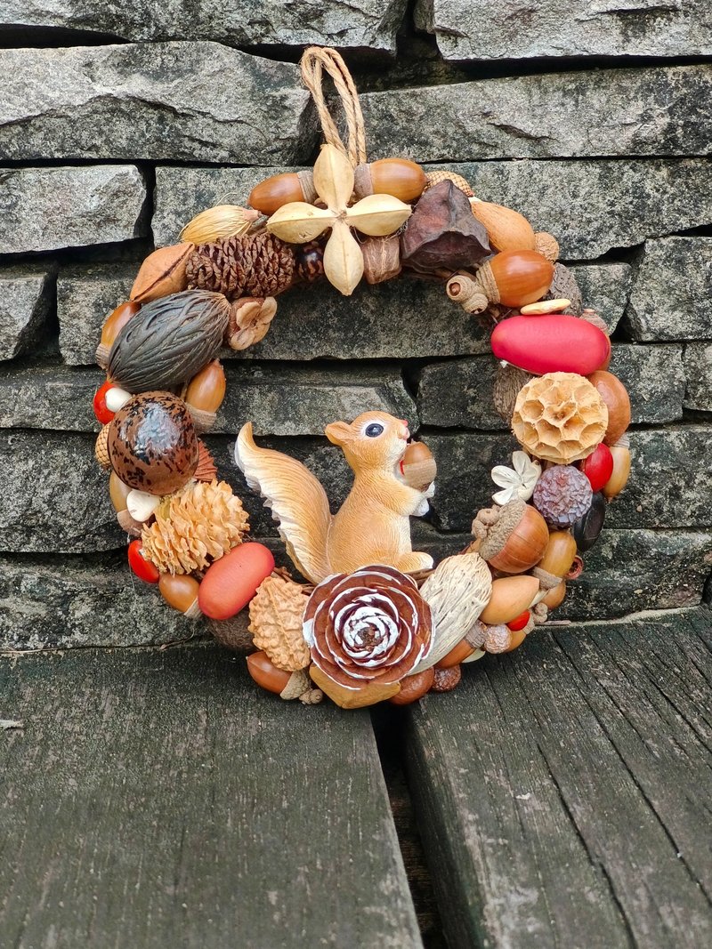 可愛松鼠果實種子花圈 - 擺飾/家飾品 - 其他材質 