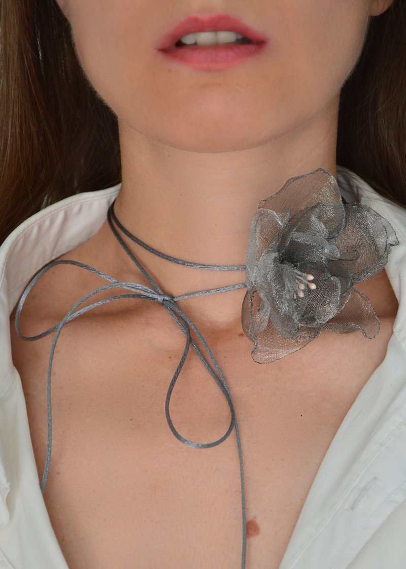 Choker with flower from organza in gray colour small - 項鍊 - 其他材質 灰色