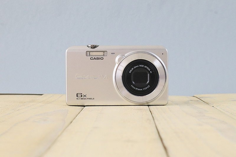 【完動品】CASIO EXILM EX-ZS28  コンパクトデジタルカメラ  S/N 10016120A  P007 - 相機/拍立得/底片相機 - 其他金屬 銀色