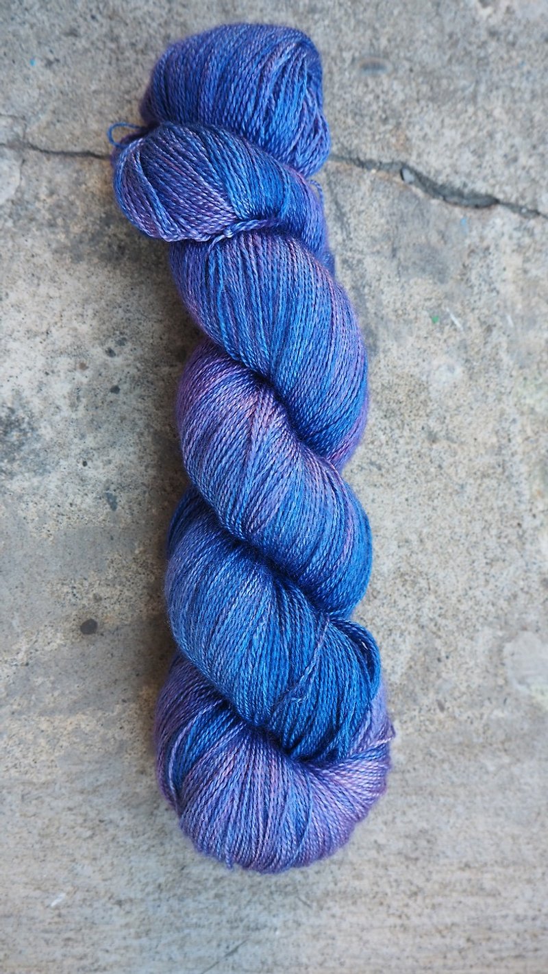 Hand dyed lace thread. Storm (55 BFL/45 Silk) - เย็บปัก/ถักทอ/ใยขนแกะ - ผ้าไหม 