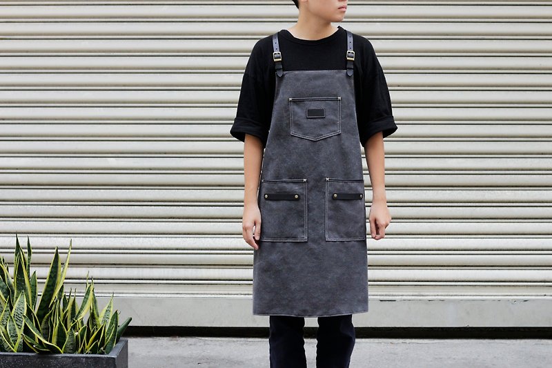 Retro industrial style charcoal black washed distressed canvas X black leather Y-shaped shoulder strap work apron - ผ้ากันเปื้อน - หนังแท้ สีดำ