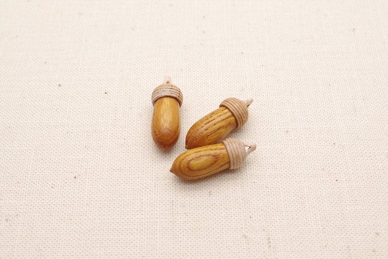 Free shipping campaign | A-16 KEYAKI & Maple - Wood carving acorn - Other - Wood Brown