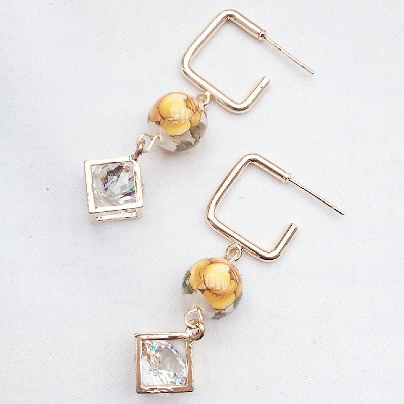 【Pinkoi 獨家】 四方圈耳針 配 日本入口彩繪珠 及 四方鑽石吊飾 - 耳環/耳夾 - 貴金屬 金色