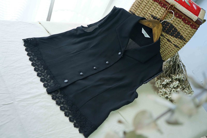Treasure Hunt Vintage - Black Classic Lace Hem Pleated Cuffs Retro Shirt Vest - Women's Shirts - Polyester Black
