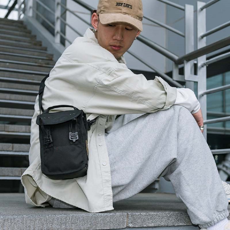 D-DAY S Small Waterproof Side Backpack Crossbody Backpack Small Handsome Bag Versatile Style Black - กระเป๋าแมสเซนเจอร์ - วัสดุกันนำ้ 