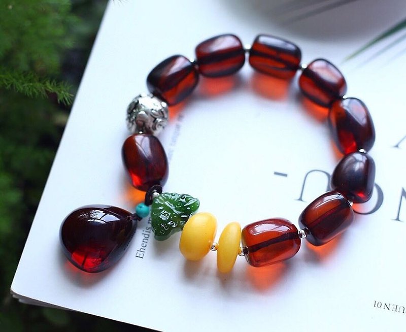 Fine Natural Blood Amber Beads 15×11MM Bracelet Embellished with Natural Blood Amber Drop Pendant Nourishing Blood Jewelry - สร้อยข้อมือ - เครื่องเพชรพลอย 