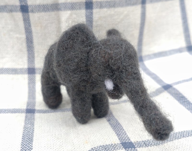 Needle Felt Animal Elephant Keyring - พวงกุญแจ - ขนแกะ สีเทา