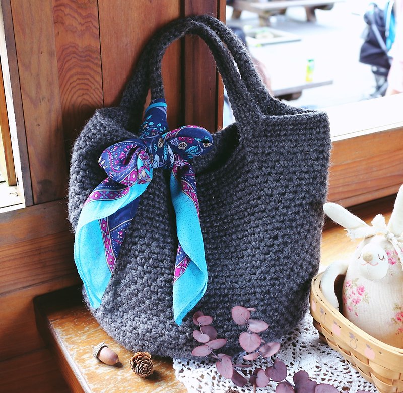 ChiChi Handmade-Calm Iron Grey-Woolen Woven Tote Bag - กระเป๋าถือ - ขนแกะ สีเทา