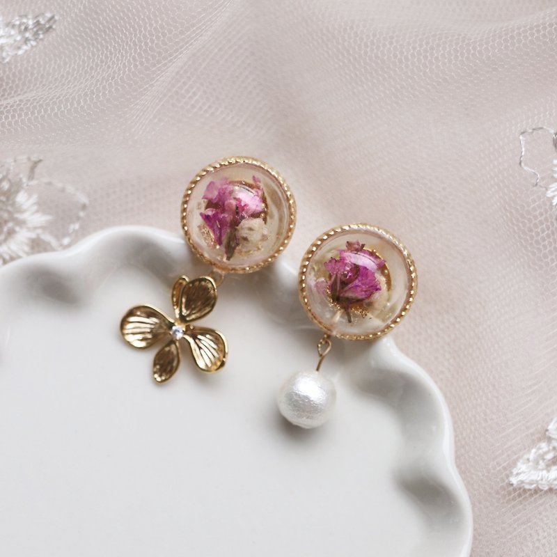 The beauty of Flora 18k gold-coated dry flower asymmetric earrings can be changed to clip - ต่างหู - เรซิน สีม่วง