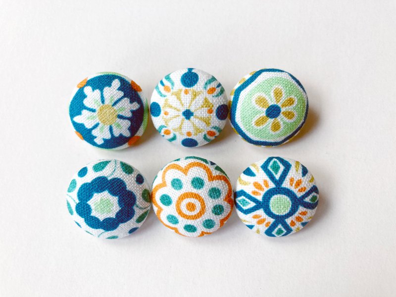 Cloth buttons, knitted sewing handmade materials, Spanish painted tiles DIY materials - เย็บปัก/ถักทอ/ใยขนแกะ - ผ้าฝ้าย/ผ้าลินิน หลากหลายสี