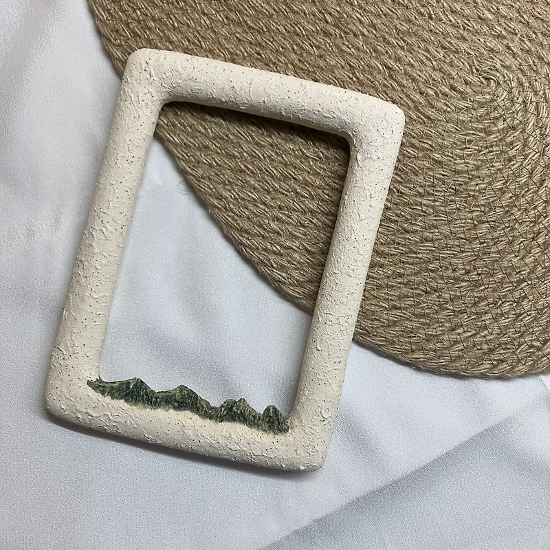 【僅此一件】溫蒂山 No.001 - 壁貼式陶瓷框 | 適用 4x6 直式相片 - 裝飾/擺設  - 陶 