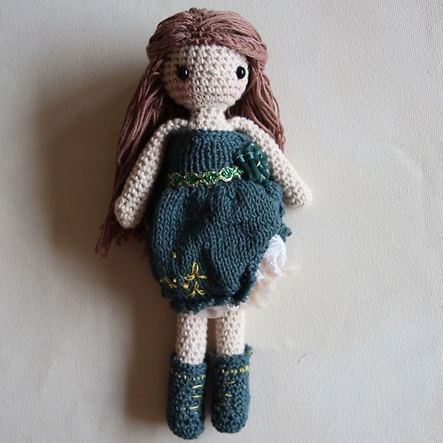 布。棉花 手作編織玩偶 小美娃娃 墨綠色露肩小禮服 墨綠蕾絲蓬蓬裙