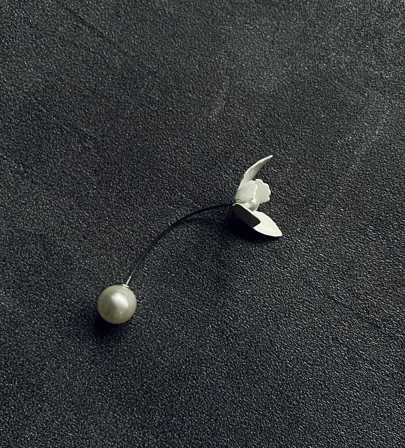 object s 單邊花朵耳飾-白色 - 耳環/耳夾 - 其他材質 白色