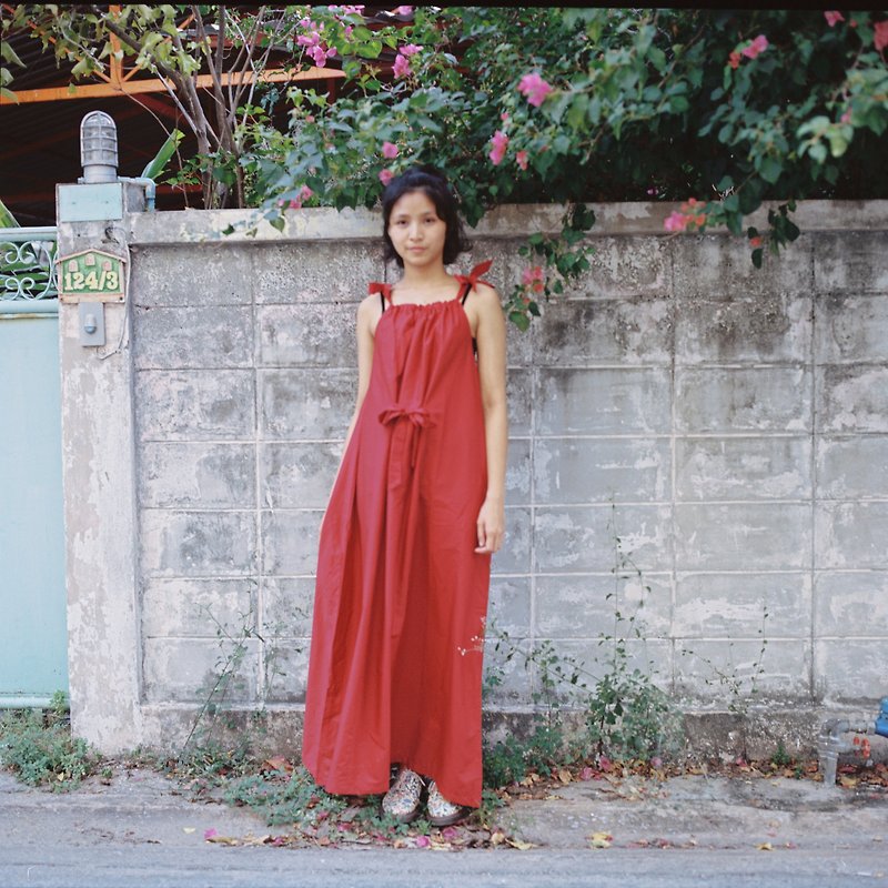 Red Dress - ชุดเดรส - ผ้าฝ้าย/ผ้าลินิน สีแดง