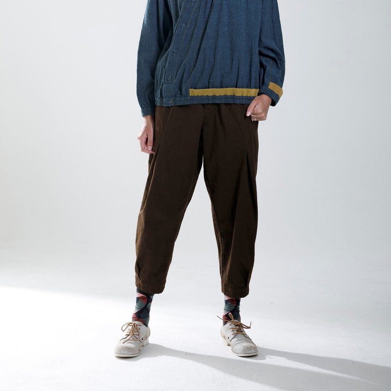 Curved arc cut pleated tapered trousers - กางเกงขายาว - ผ้าฝ้าย/ผ้าลินิน สีนำ้ตาล