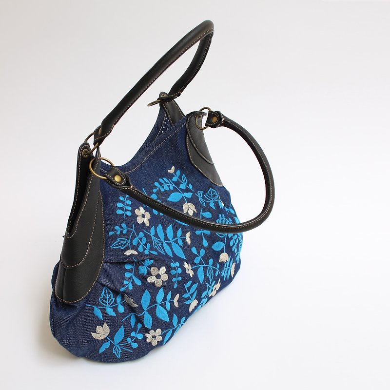 Flower embroidery · Granny bag - กระเป๋าแมสเซนเจอร์ - ผ้าฝ้าย/ผ้าลินิน สีน้ำเงิน