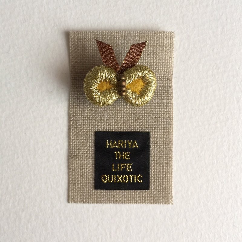 Small butterfly brooch (mustard) - เข็มกลัด - งานปัก สีเหลือง