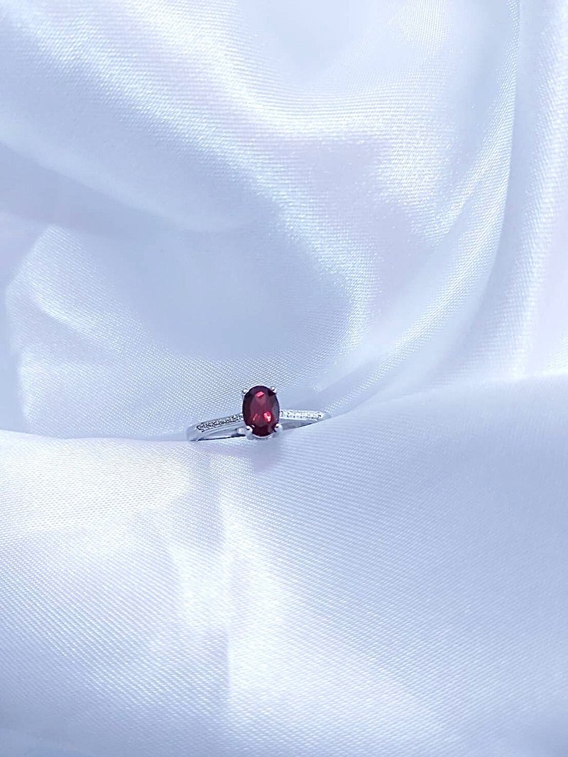 心忱-簡約紅石榴戒指/可調整式戒圍 - 戒指 - 水晶 紅色
