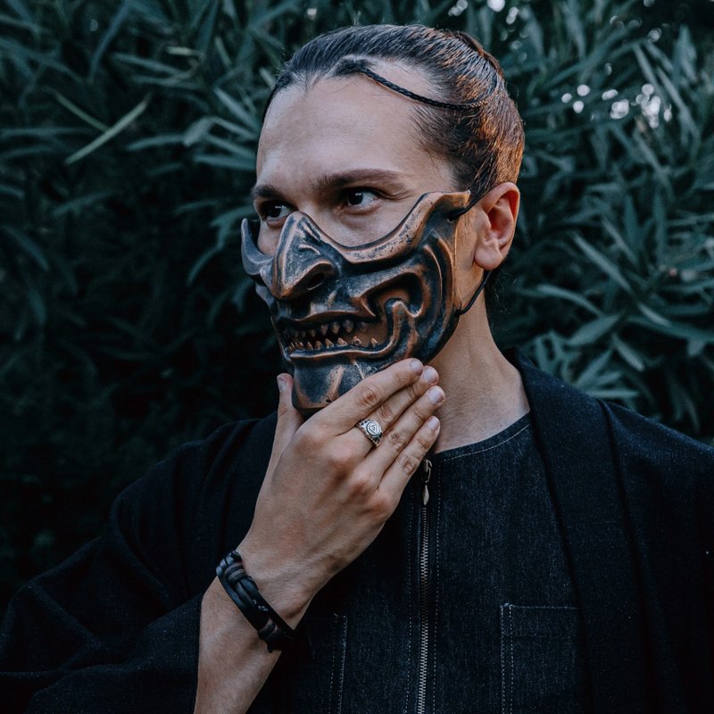 Oni Half Mask Bronze, Mempo mask, Japanese Samurai mask, Demon cosplay mask - 口罩/口罩收納套 - 樹脂 黑色