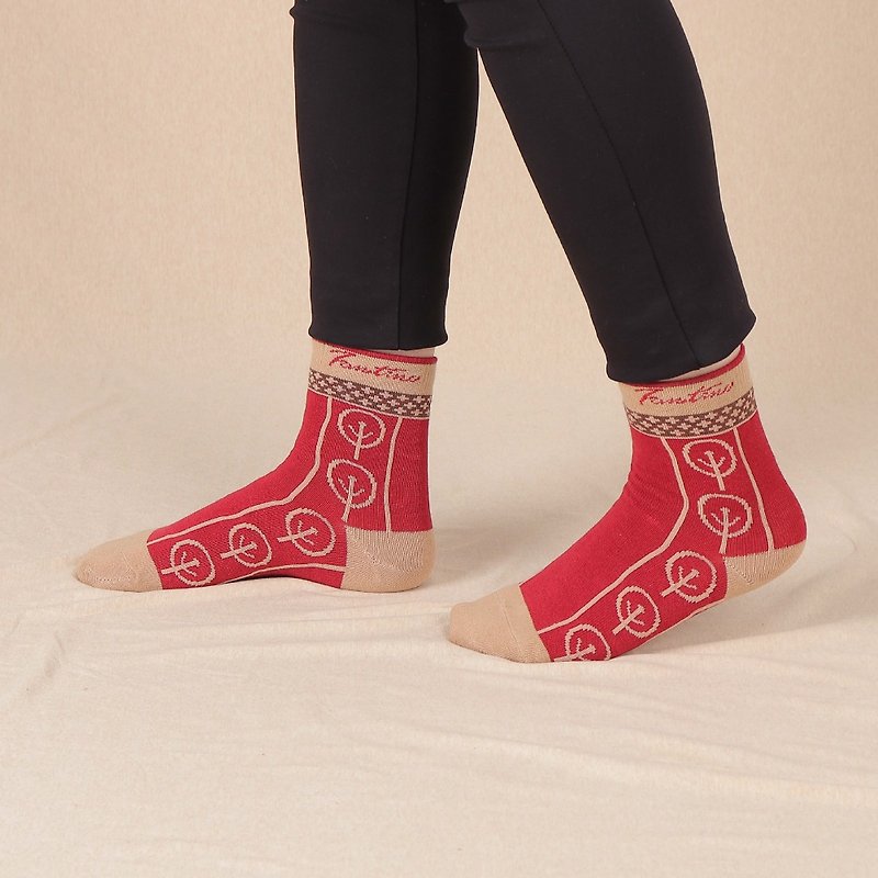 膠原蛋白抗菌除臭襪(落葉片片款)紅底棕葉/畢業 - 襪子 - 棉．麻 紅色