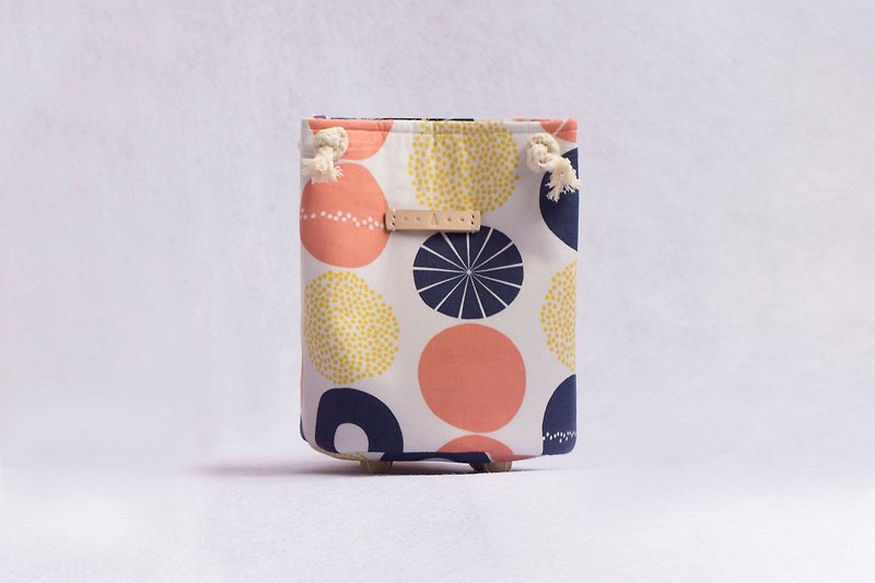 Japanese Fabric: Rick Rack Point Small Cylindrical Bag - กระเป๋าแมสเซนเจอร์ - ผ้าฝ้าย/ผ้าลินิน 