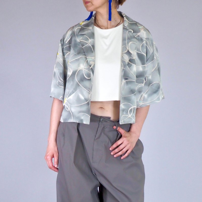【日本製造】日本復古和服翻版、短款襯衫女式 M-L、絲綢、蝴蝶 - 女襯衫 - 絲．絹 灰色