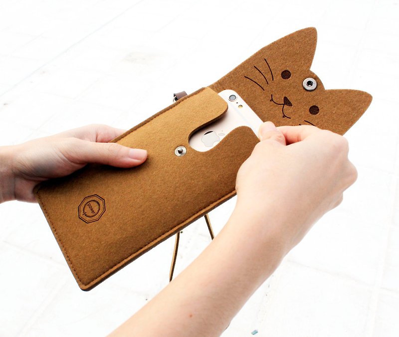 Open a cat - Wool cat Mobile phone package Portable package / with Tabby coffee cat - Clutch Bags - Wool Gold
