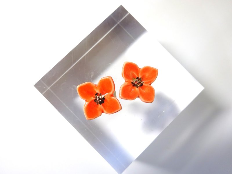 small flower lover pieace・earring orange - Earrings & Clip-ons - Pottery Orange